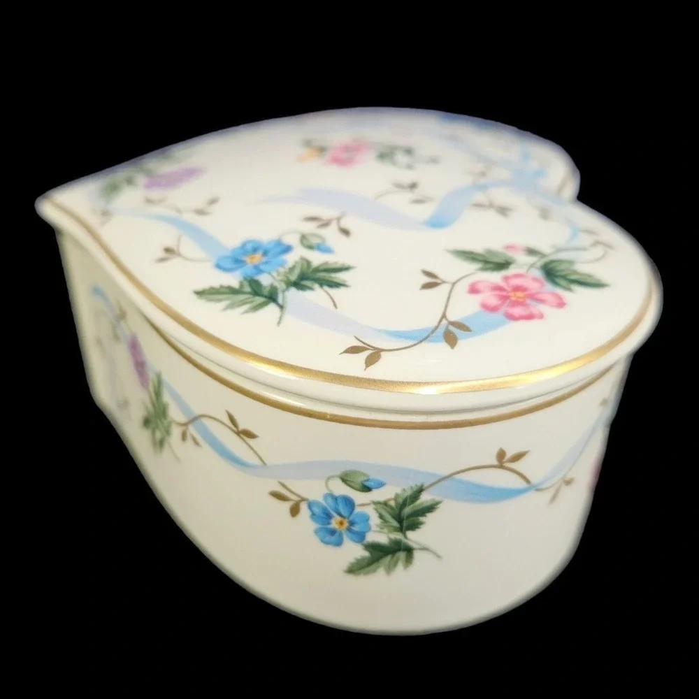 Christopher Stuart Floral Ribbon Heart Shape Box and Lid Y1516 Trinket Gold Trim
